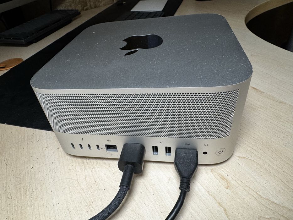 Mac Studio M1 Max / 32GB / 512GB + Magic Keyboard