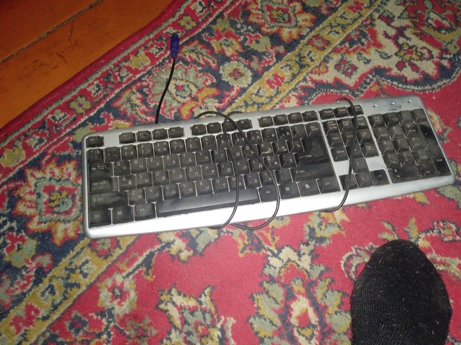 Продам клавиатуру