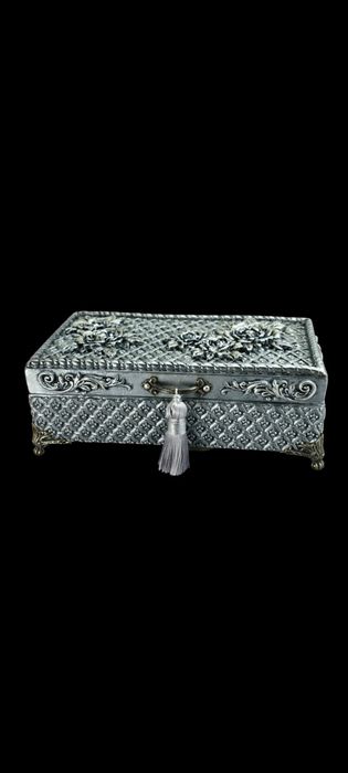 Шкатулка деревянная с декором.