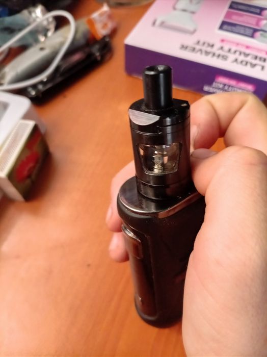 Vând țigara electronică adept