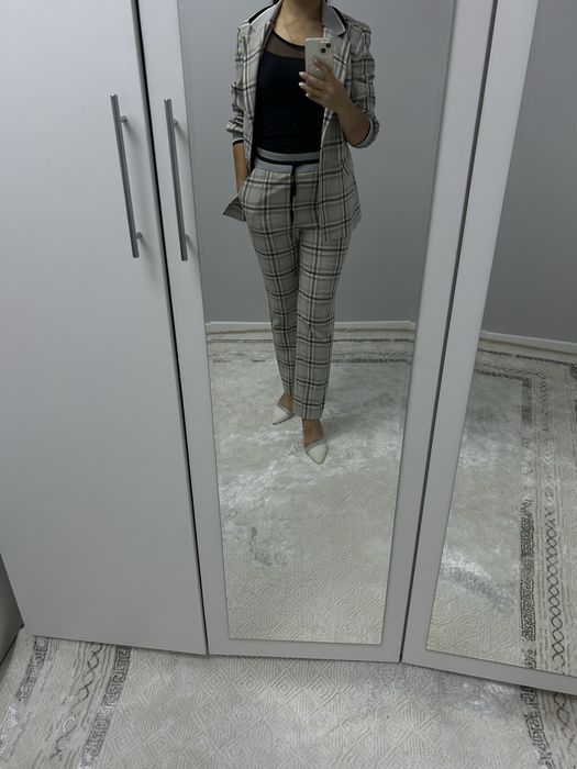 Продам брючные костюмы