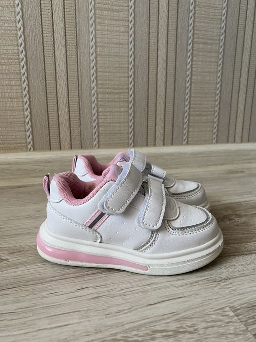 Продам обувь детскую