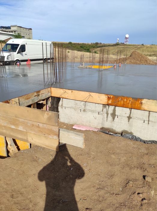 Firma constructori seriosi si profesionali.