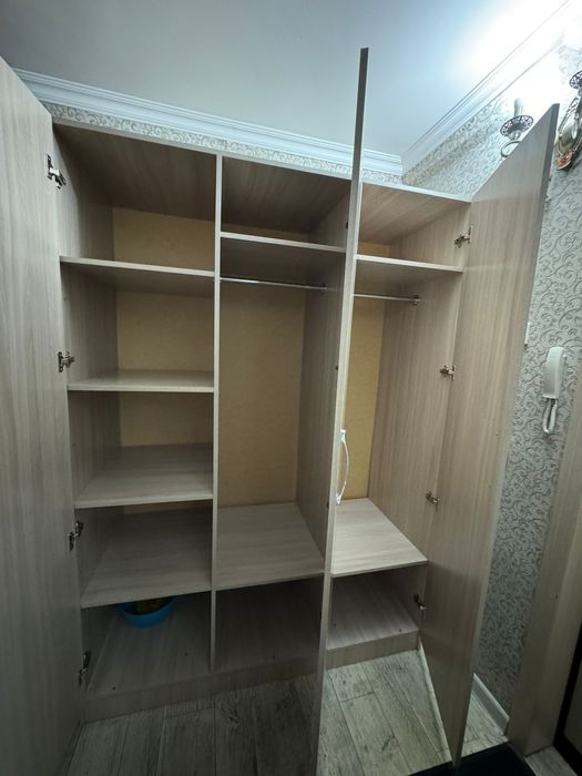Шкаф в коридор..