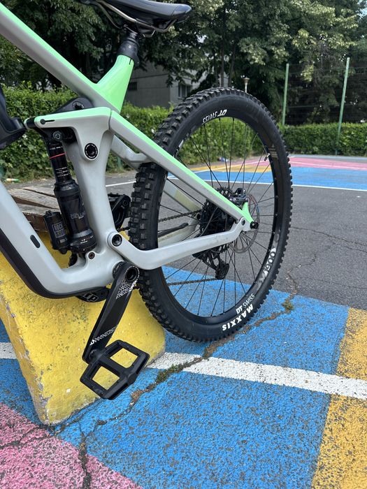 Canyon Strive 2023 M carbon (enduro nu downhill)