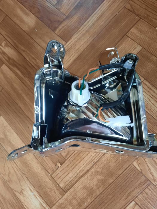 Фара на максискутер.