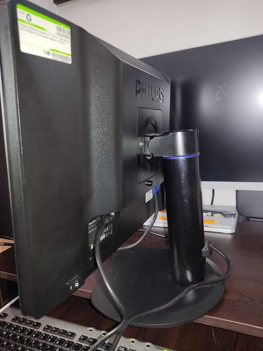 Монитор Philips Brilliance 221B LED с вградени колонки и usb hub