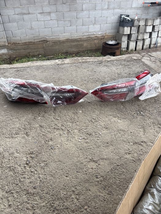 Продам задние фары Camry 70,75