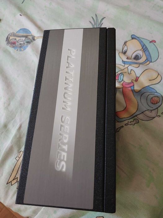LC-Power 1000W Platinum LC1000 V2.4 - компютърно захранване