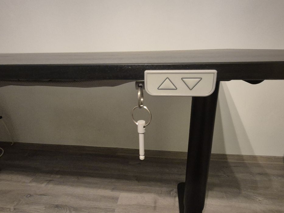 Birou BEKANT cu înălțime reglabilă electric, negru, 160x80