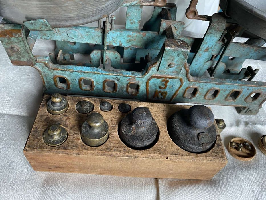 Старинен кантар с теглилки