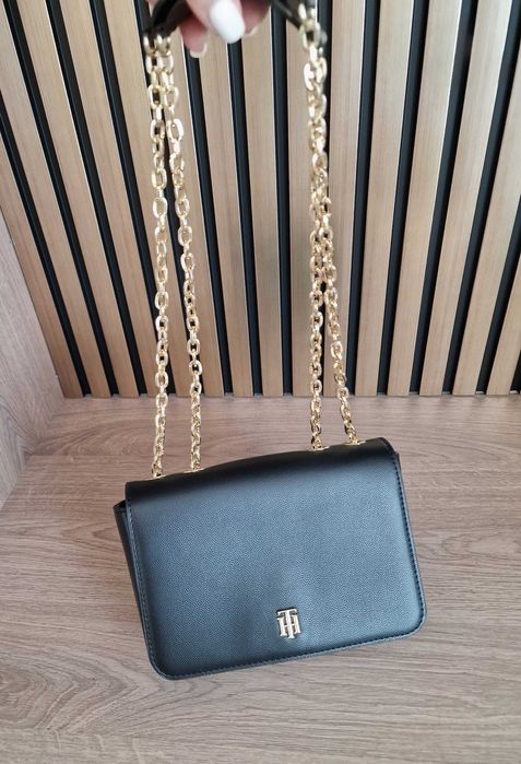 Чанта Tommy Hilfigher през рамо