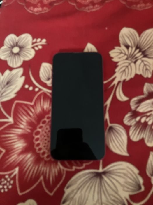 Vand iphone 14 numai se aprinde pentru piese sau cine vrea sa l faca