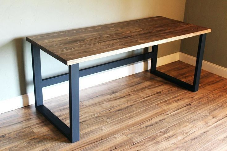 Обеденные и рабочие столы