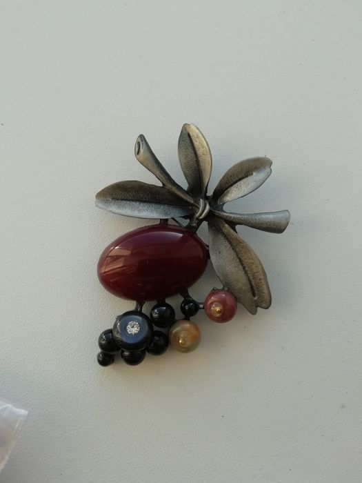 Брошь. Новая. Недорого.