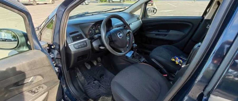 Fiat Grande Punto benzina 2000€