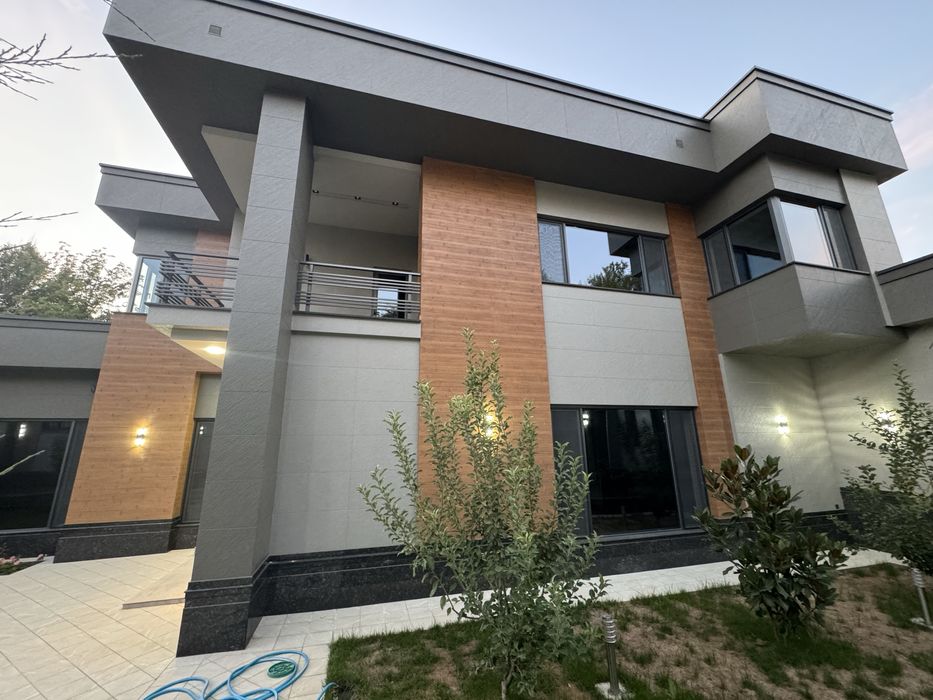 Роскошный новый дом.