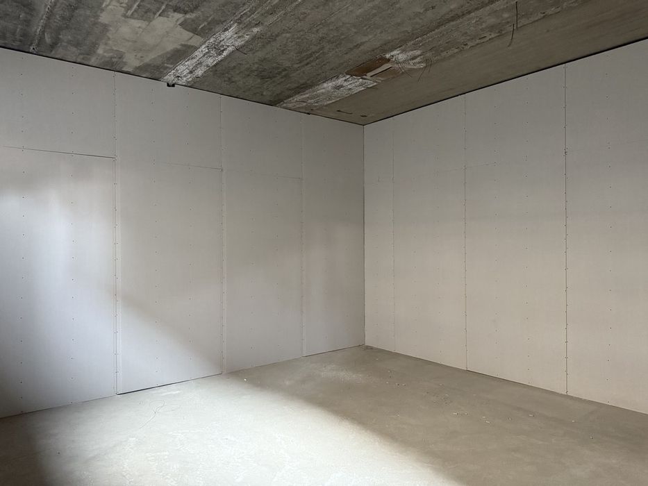 Кукон шахрида  янги домда  подвал  101м2 сотилади.