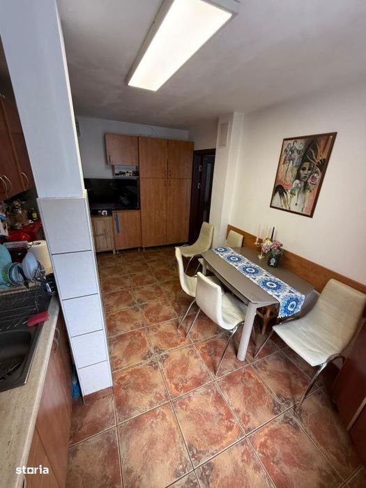 Apartament de vanzare, semidecomandat, 3 camere, et 1, Brazda