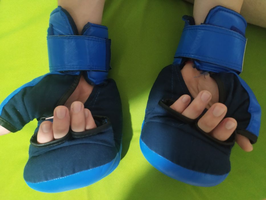 Продам перчатки спортивные