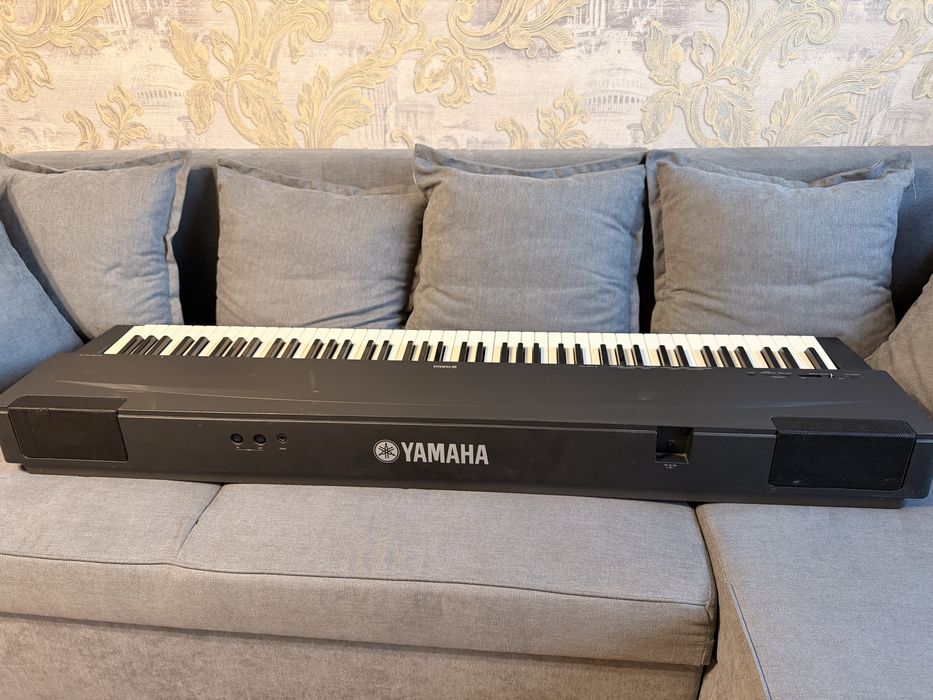 Pian digital Yamaha P-70