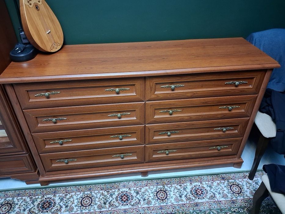 Комод 8 ящиков .