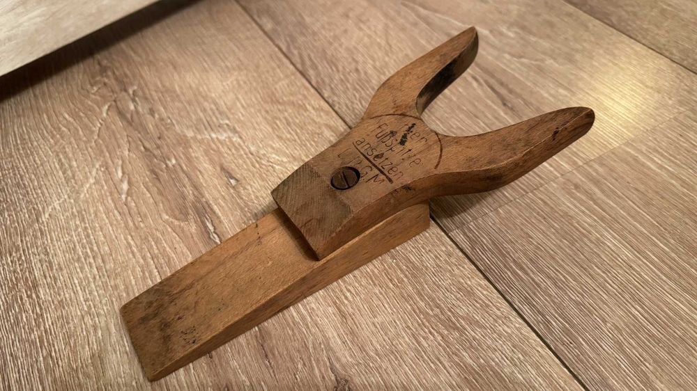 Антикварна дървена събувалка– Трети райх.