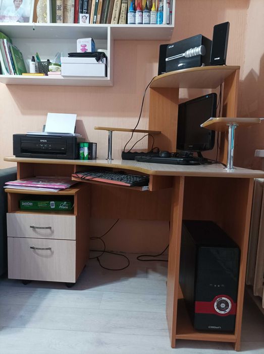 Компьютерный стол