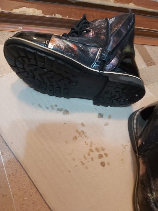 Продам осенние сапожки для девочки!