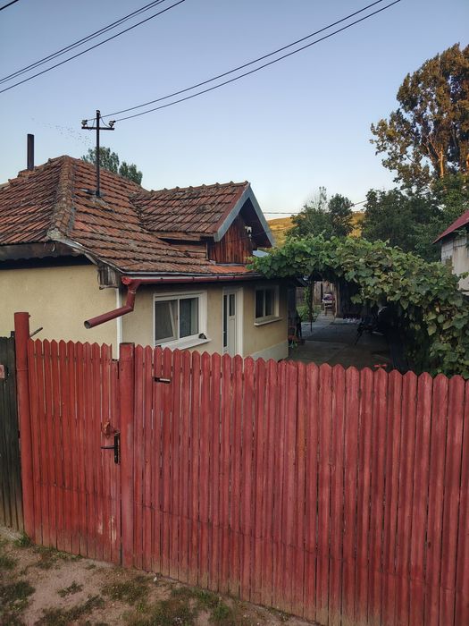 Vând gospodărie 400 mp + teren 200 mp