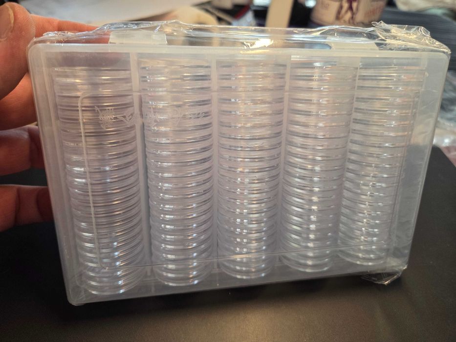 100 capsule din plastic pentru protejarea monedelor. 25, 27 și 30 mm.