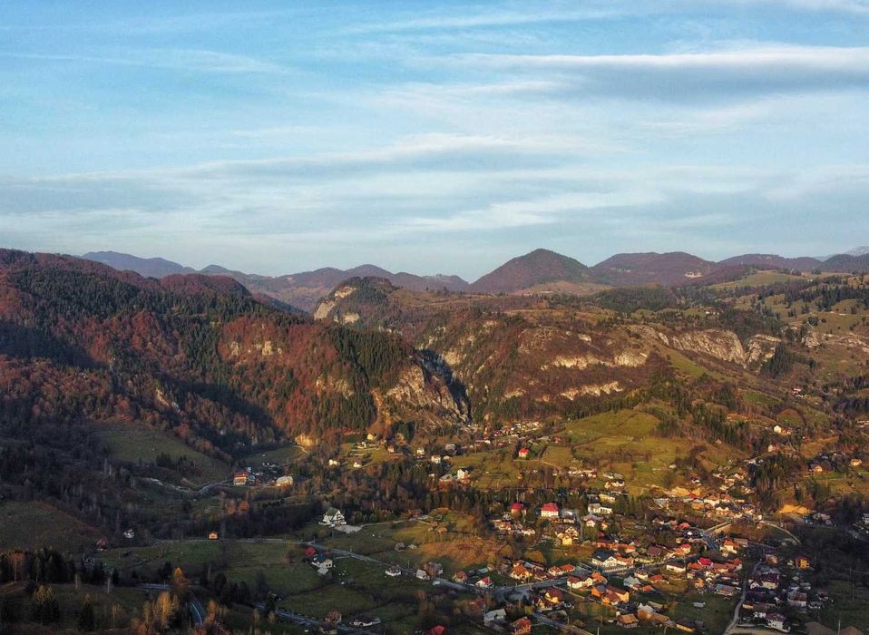 Teren 911 mp – Podu Dâmboviței la intrare in Parcul Piatra Craiului