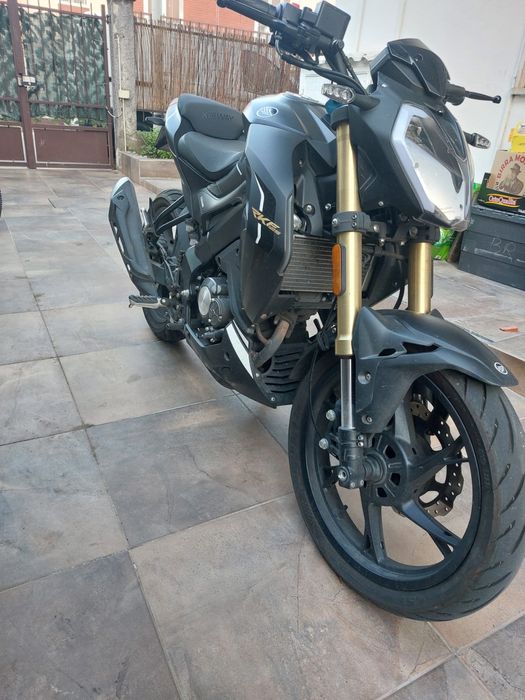Motocicleta RSV 125