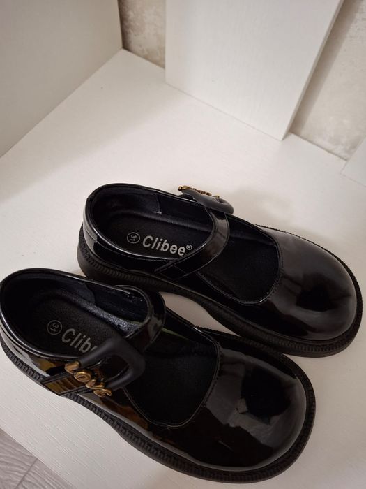 Продам туфли 32 размер детская