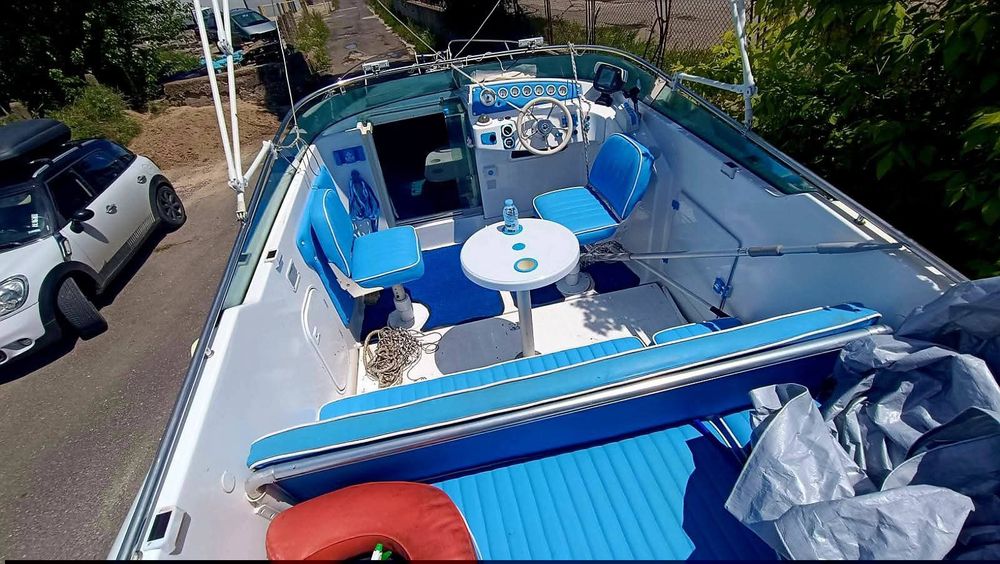 Моторна лодка Beneteau