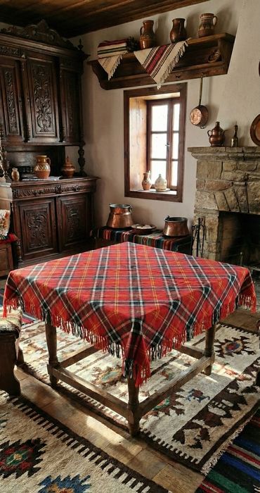 Битова покривка за маса 150/150