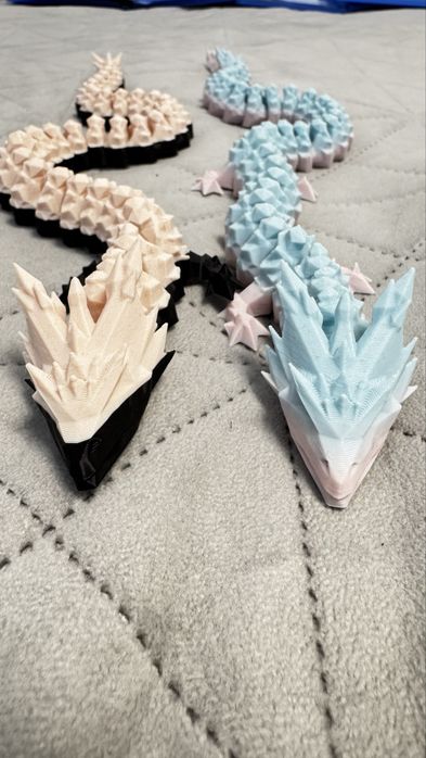Dragon 3D in doua culori.