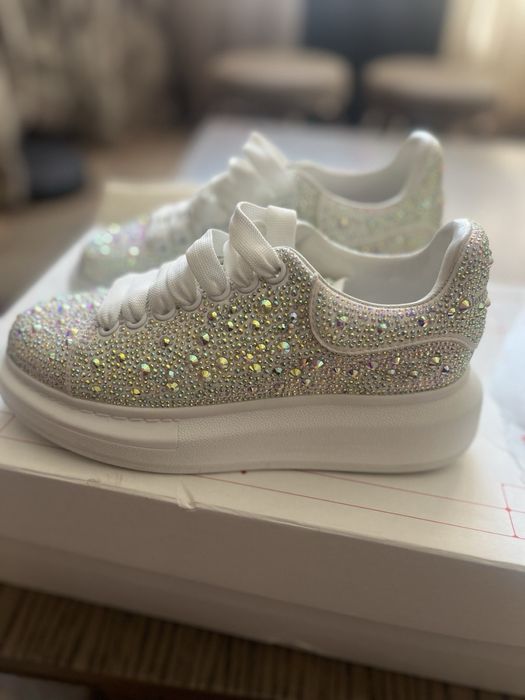 Кецове от ествена кожа с камъни