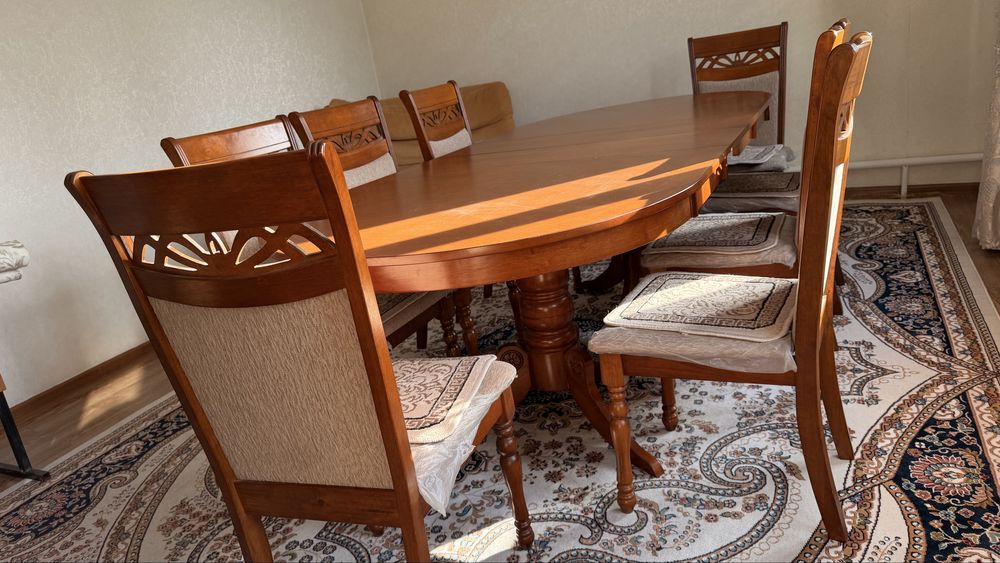 Стол 1 м х 2,40см .  Орындық 10 дана