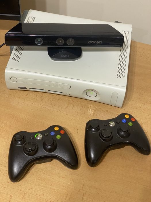 Xbox 360 Fat 500GB + Kinect + 2 контролера - чете всички дискове