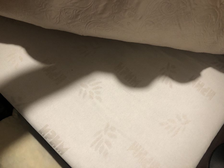 Спалня- легло, двукрилен гардероб и нощни шкафчета