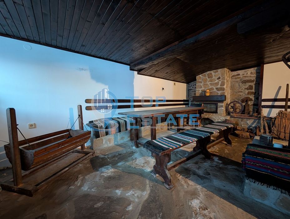 Двуетажна автентична къща в село Кисьовци, област Велико Търново
