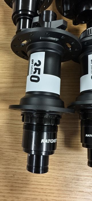 Главини и хъбове DT Swiss 350,370 15х100,15х110,12х142,12x148 Ratchet