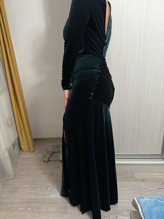 Se vinde costum , Sacou si rochia catifea