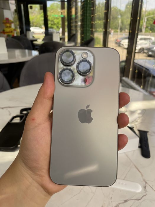 Продаю Apple Watch и iPhone 15 Pro 256 ГБ Titanium.