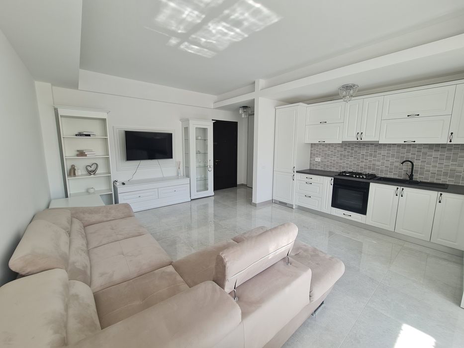 Închiriez apartament cu trei camere mobilat și utilat