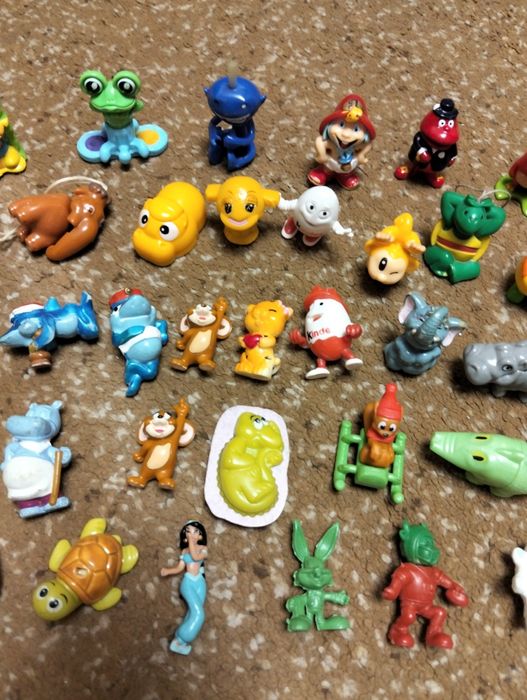 Продам Киндер игрушки.