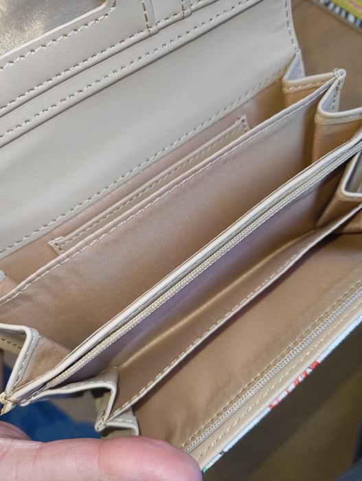 Ново портмоне  Guess