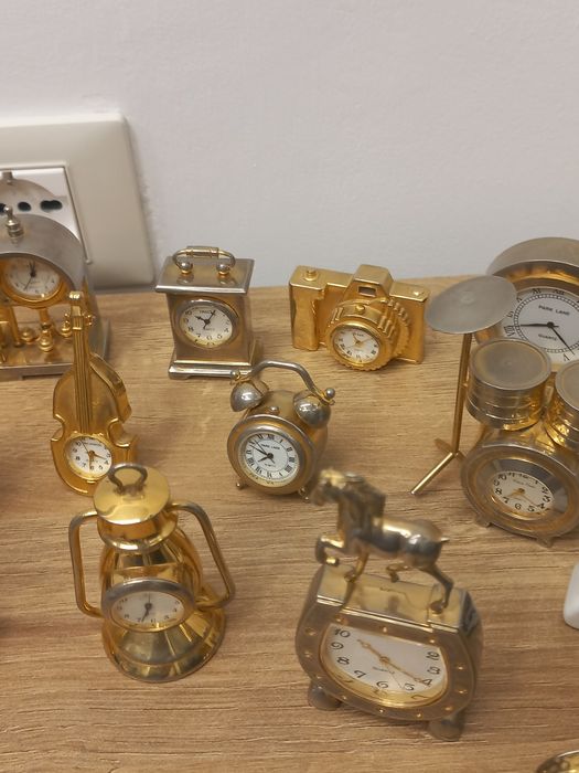 Ceas miniatură deosebit