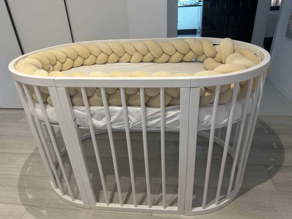 Pat oval, rotund  bebelus